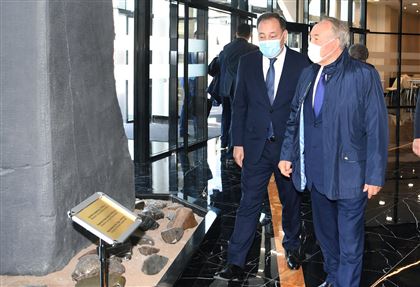 Нурсултан Назарбаев посетил центр «Ұлы Дала Елі» и гостиницу «Rixos Turkistan»