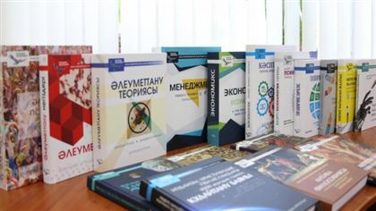 Президенту доложили о переводе учебников на казахский язык