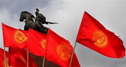 "Когда учился в МГУ во времена СССР, то  видел, как кыргызы жестко делились по родам" - политолог о волнениях в Кыргызстане