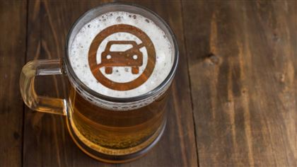 В Алматы мужчину лишили водительских прав на семь лет из-за выпитой кружки пива