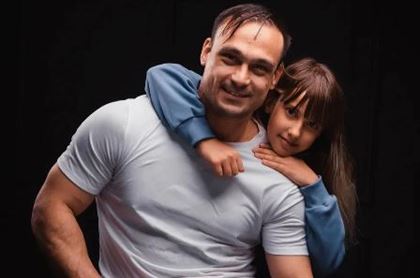 У казахстанцев случился взрыв неконтролируемого умиления от фотографий бывшего тяжелоатлета Ильи Ильина с его дочерью