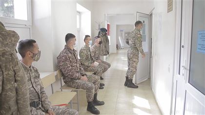 В воинских частях Алматинского гарнизона проводится профилактическое медицинское обследование всего личного состава