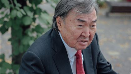 Казахстанский поэт Олжас Сулейменов поддержал азербайджанцев