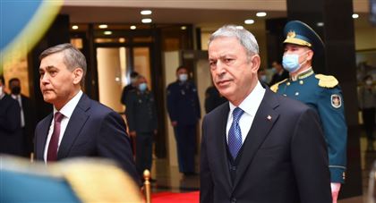 Министр обороны Турции Хулуси Акар прибыл с официальным визитом в Казахстан