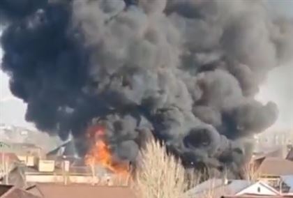 В микрорайоне Чубары в Нур-Султане произошел пожар