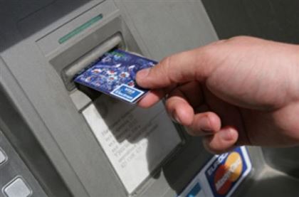 В Кокшетау мужчина нашел карту в банкомате и "гульнул" в магазине