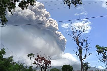 В Индонезии начал извергаться вулкан