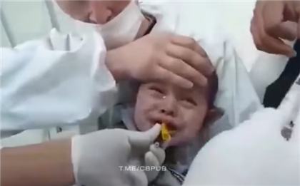 Казахстанцам понравилось видео, на котором из горла маленького мальчика извлекают 50 тенге