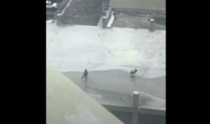 В Актау дети на крыше играли в хоккей