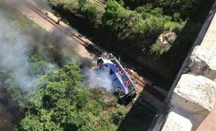 В Бразилии автобус упал с моста, погибли 14 человек