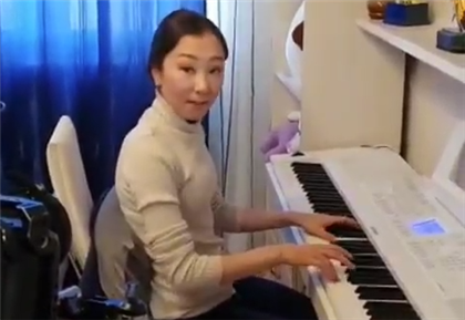 Поклонники фигуристки Элизабет Турсынбаевой умилились видео, на котором её родители танцуют под игру спортсменки на пианино