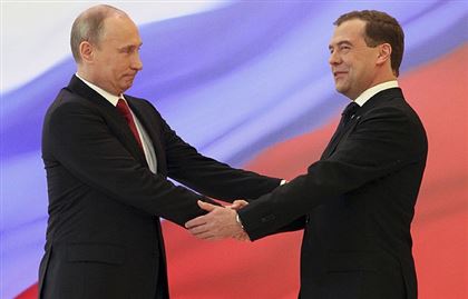Российские депутаты наделили Путина и Медведева пожизненной неприкосновенностью