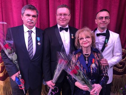 Артистов легендарного театра наградили орденами, медалями и почетными званиями