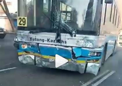 В Алматы в ДТП с автобусом пострадали шесть человек