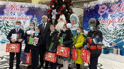 В Алматинской области более 200 детей получили подарки от Президента РК