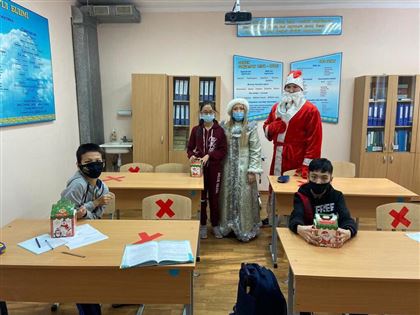 Курсанты Алматинской военно-технической школы поздравили детей с ограниченными возможностями