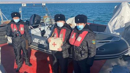Казахстанские моряки-пограничники спасли гражданина Турции
