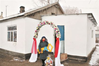 В Кызылординской области предприниматели подарили двум семьям из небольшого поселка Шаган дома