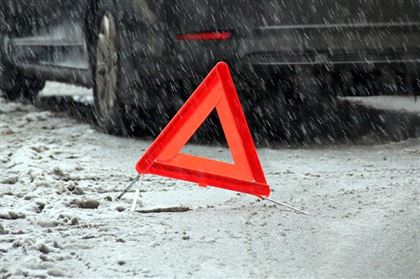 В Алматы из-за снегопада произошло более 70 ДТП