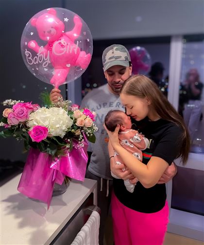 Чемпионка из Казахстана родила дочь мужу-американцу