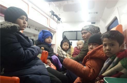 Семья с шестью маленькими детьми едва не сгорела в Алматинской области