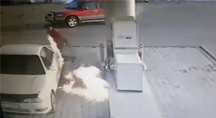 Казахстанец поджёг заправку и сбежал - видео