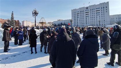 В городах России проходят задержки участников массовых протестов в поддержку Навального