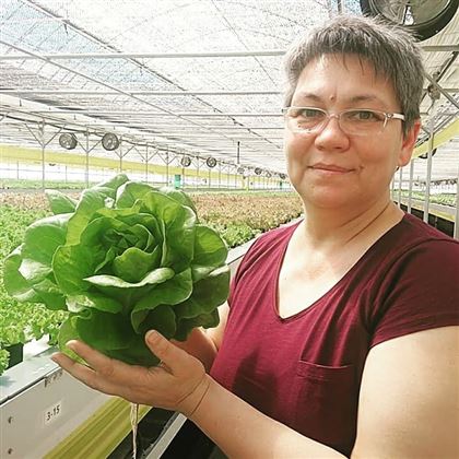 Женщина работала на Крайнем Севере и БАМе, а теперь выращивает уникальную зелень