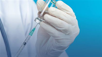 Вакцинацию в Казахстане начнут с главного санврача и вице-министра здравоохранения