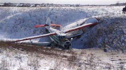 Появились фотографии с места экстренной посадки Ан-2 в Алматинской области