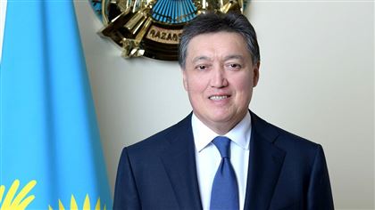 Премьер РК Мамин поздравил казахстанских женщин с 8 Марта