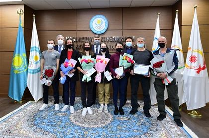 В Национальном олимпийском комитете Казахстана чествовали призеров чемпионата мира и этапа Кубка мира по фристайлу