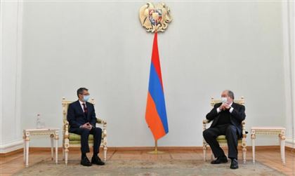 Посол Казахстана Болат Иманбаев вручил верительные грамоты президенту Армении