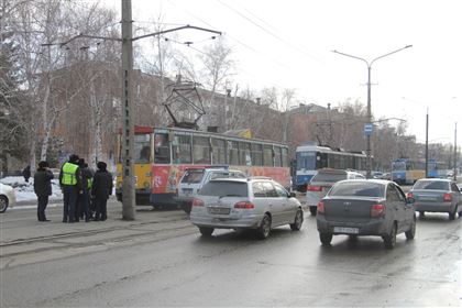 Пресс-служба ДП ВКО прокомментировала ДТП с участием полицейского авто и трамвая