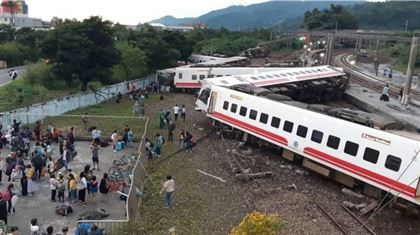 В Тайване число жертв крушения поезда возросло до 48 человек