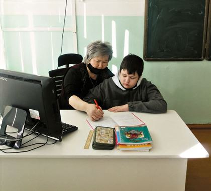 "Ваш сын меня не ударит?": ребенок с аутизмом и его мама изменили систему образования в Павлодаре