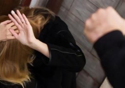 Женщину избили за просьбу выдать зарплату в Павлодаре 