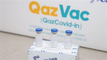 Вакциной QazVac в первую очередь будут прививать медиков, учителей и полицейских