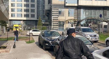 Стрельба в жилом комплексе в Алматы: спецназ готовится штурмовать здание