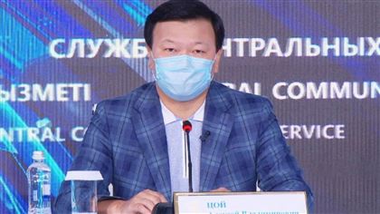 Министр здравоохранения в прямом эфире привился казахстанской вакциной QAZVAC