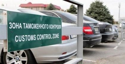 Казахстанец пытался подкупить российского таможенника, чтобы избежать проверки своего авто