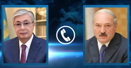 Глава государства поговорил по телефону с Александром Лукашенко