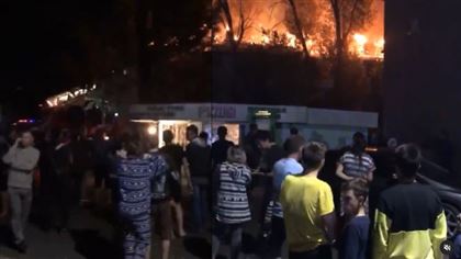В Алматы из горящего дома эвакуировали 20 человек