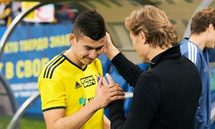 Тренер российского клуба плакал, прощаясь с казахстанским футболистом Зайнутдиновым