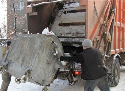 Водителей мусоровозов заставляли фотографировать процесс работы и платили за это миллионы