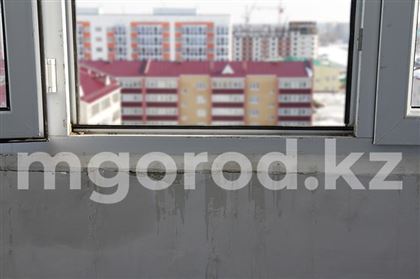 Ребенок выпал из окна 4 этажа в Уральске