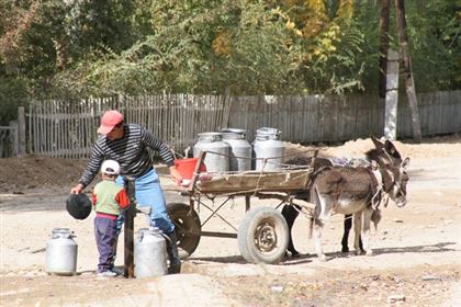 Массовый исход казахстанцев из аулов в города продолжается