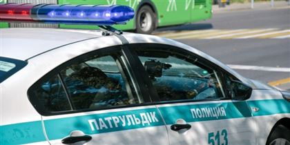 В Алматы полицейская машина насмерть сбила женщину