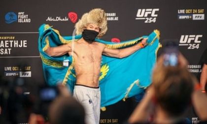 Как казахстанцы встречают непобежденного в UFC соотечественника