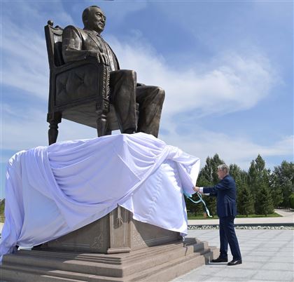Касым-Жомарт Токаев принял участие в церемонии открытия памятника Елбасы Нурсултану Назарбаеву